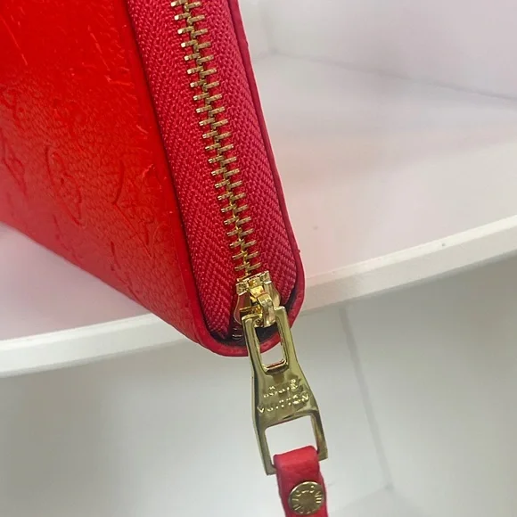 Designer look Zip Wallet - Picture 2 of 3